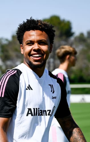 On The Road 2023 | Allenamento con i tifosi e Juventus x 032c collab