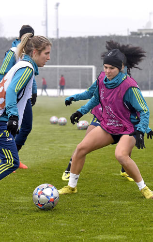 LE WOMEN PRONTE PER IL LIONE!