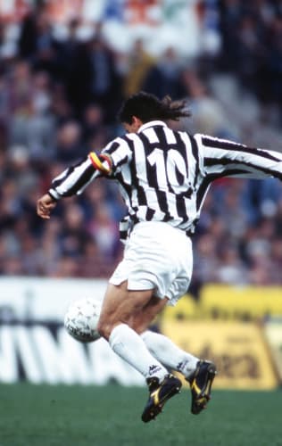 Roberto Baggio: divine football