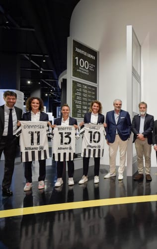 Women | Le maglie delle 8 "centenarie" allo Juventus Museum!